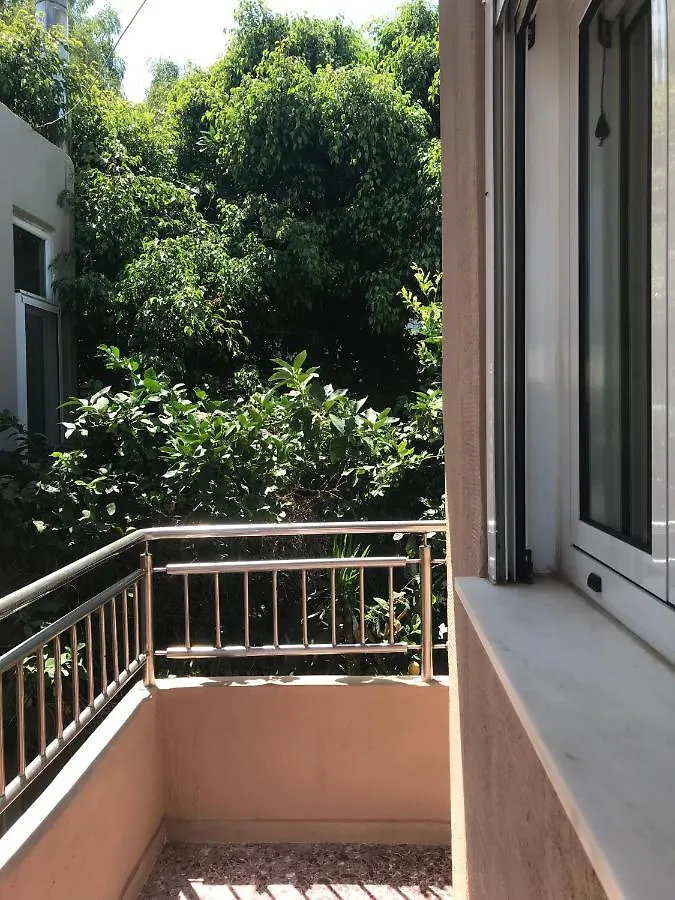 Patriko-Bright 3-Bedroom Vacation Home, 200M From The Beach. Rethymno  0*, Rethymno (Crete) Greece
