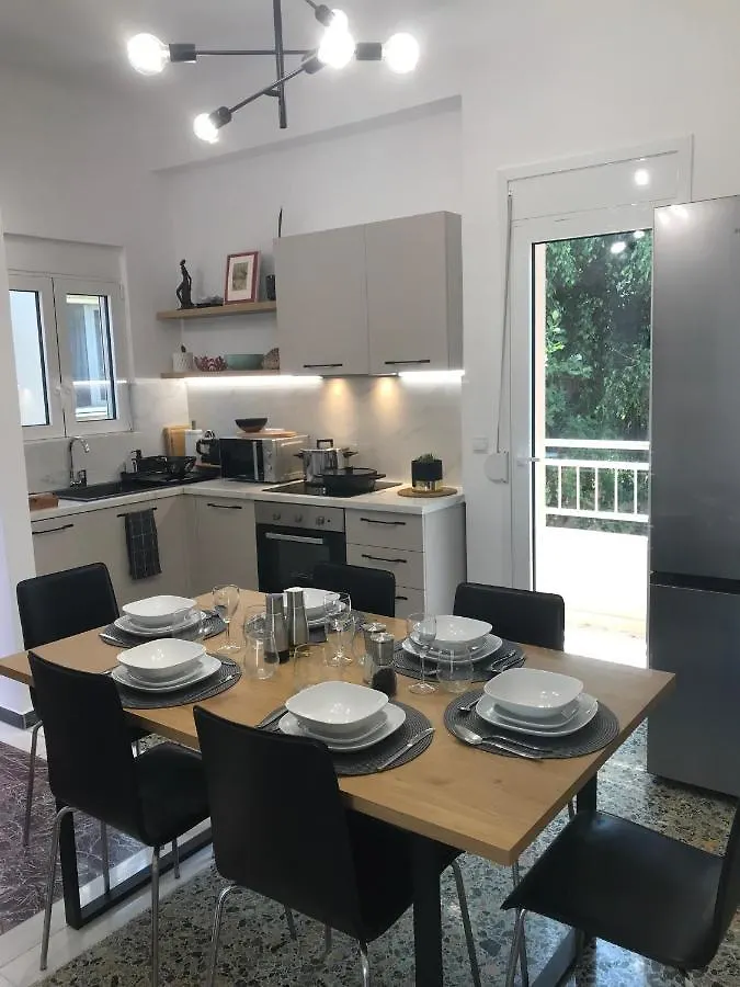 Patriko-Bright 3-Bedroom Vacation Home, 200M From The Beach. Rethymno  0*, Rethymno (Crete)