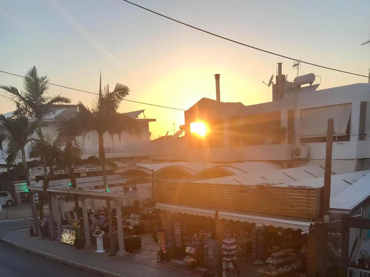 Patriko-Bright 3-Bedroom Vacation Home, 200M From The Beach. Rethymno