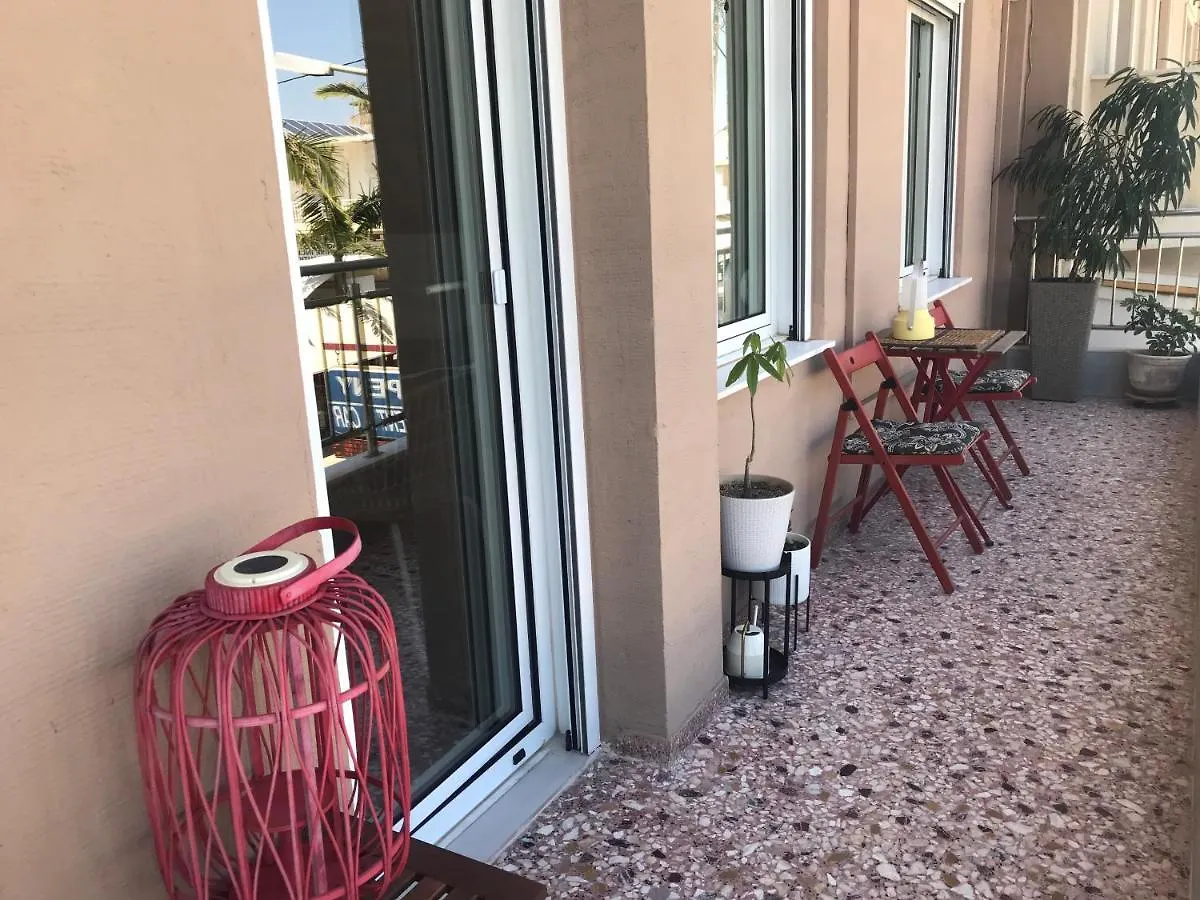 Patriko-Bright 3-Bedroom Vacation Home, 200M From The Beach. Rethymno  0*, Rethymno (Crete)